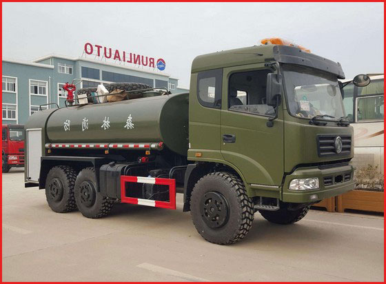 多功能灑水車_東風六驅沙漠越野灑水車5