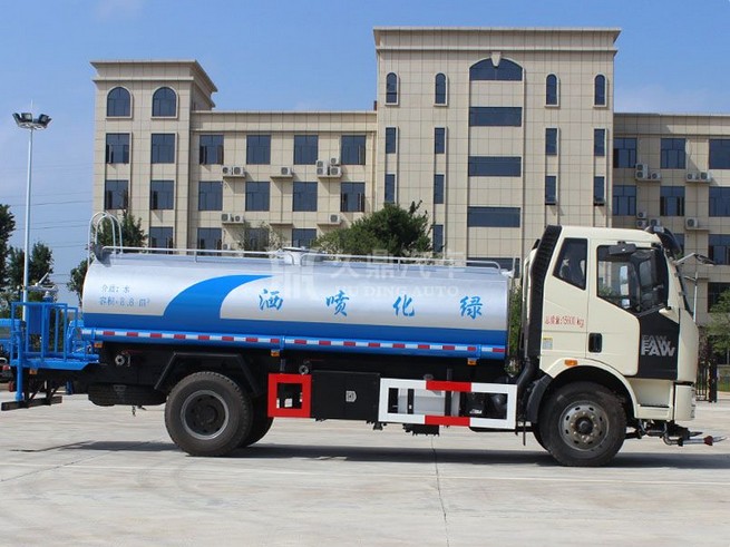 10噸灑水車哪里有賣_10噸解放J6綠化灑水車廠家價(jià)格2