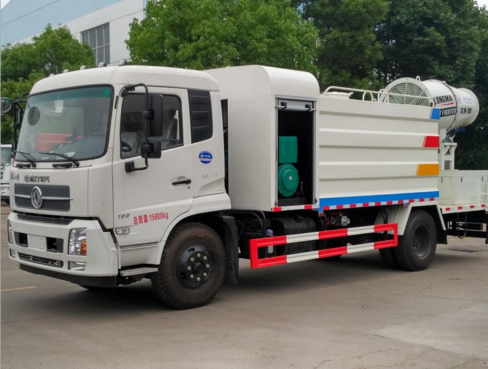 國(guó)五10方東風(fēng)農(nóng)藥噴灑車(chē)4