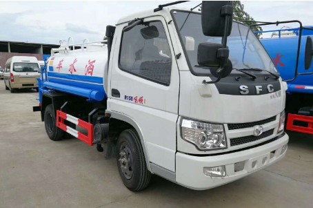 時風(fēng)風(fēng)順3噸藍(lán)牌灑水車圖片 時風(fēng)風(fēng)順3噸藍(lán)牌灑水車圖片