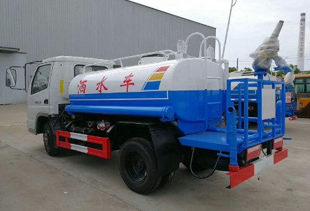 時風(fēng)風(fēng)順3噸藍(lán)牌灑水車圖片 時風(fēng)風(fēng)順3噸藍(lán)牌灑水車圖片