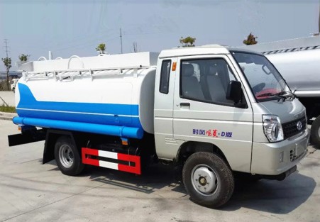 小型灑水車視頻_3噸時風(fēng)風(fēng)菱小型灑水車2