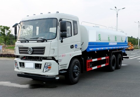 東風(fēng)專底后雙橋20噸工程灑水車圖片 東風(fēng)專底后雙橋20噸工程灑水車圖片