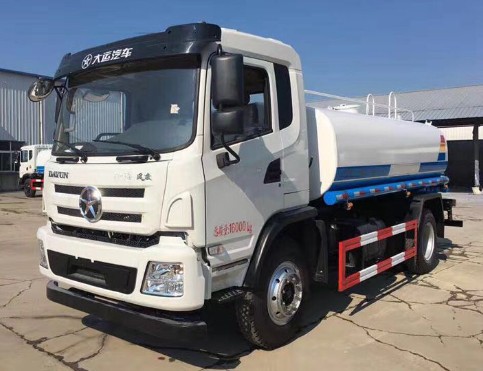 10噸灑水車報(bào)價(jià)_大運(yùn)風(fēng)度10-12噸綠化灑水車廠家價(jià)格2