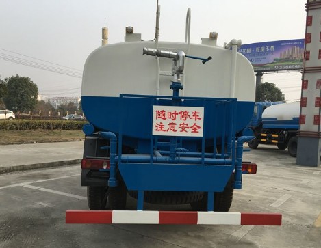 10噸灑水車報(bào)價(jià)_大運(yùn)風(fēng)度10-12噸綠化灑水車廠家價(jià)格4