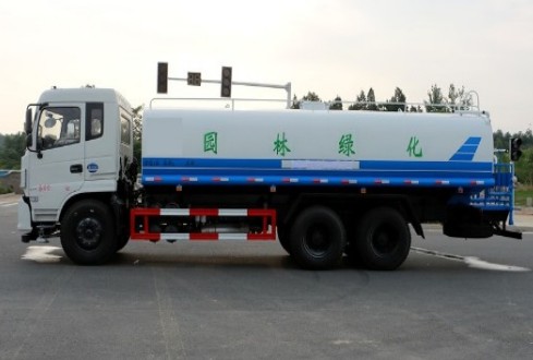 工程灑水車報(bào)價(jià)_東風(fēng)專底后雙橋20噸工程灑水車2