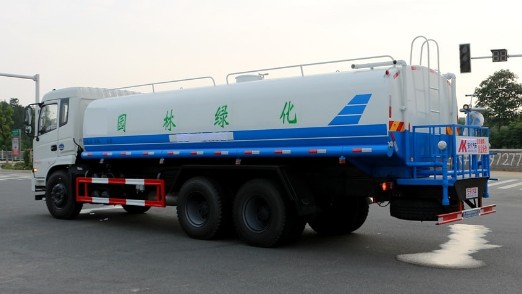 工程灑水車報(bào)價(jià)_東風(fēng)專底后雙橋20噸工程灑水車3