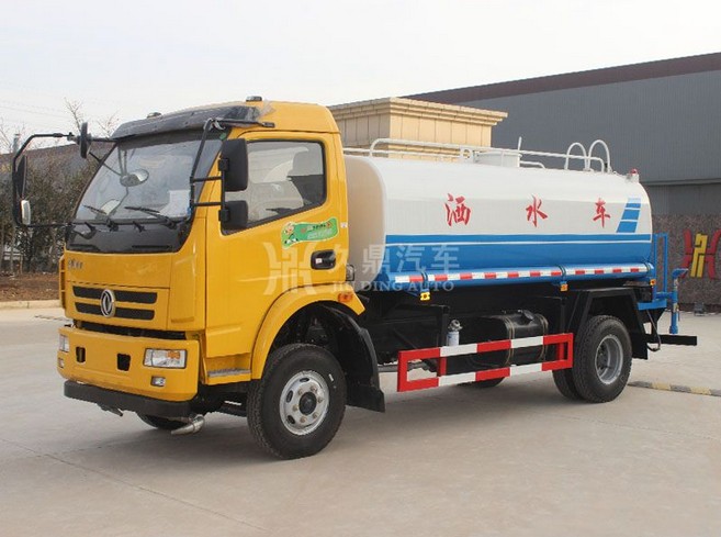 8方環(huán)衛(wèi)灑水車(chē)價(jià)格_8噸東風(fēng)大多利卡環(huán)衛(wèi)灑水車(chē)2
