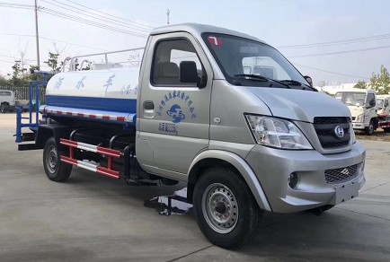 藍牌灑水車最大能幾噸的_北汽昌河2方綠化灑水車廠家價格2