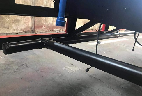 灑水車后尾部保險(xiǎn)杠位置加裝自流灑水裝置 灑水車后尾部保險(xiǎn)杠位置加裝自流灑水裝置