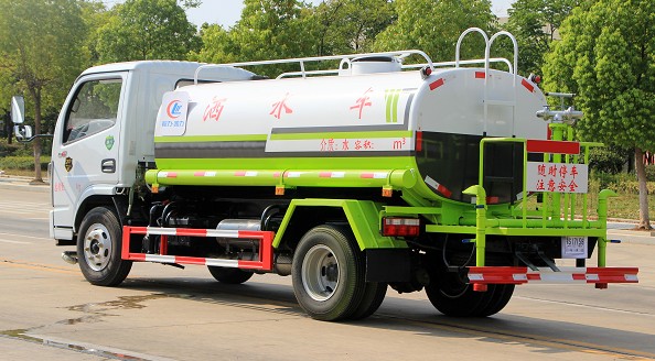 國六5噸東風(fēng)多利卡灑水車圖片 國六5噸東風(fēng)多利卡灑水車圖片