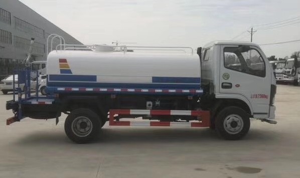 二手灑水車5噸的價(jià)格_國(guó)六5方東風(fēng)福瑞卡綠化灑水車廠家價(jià)格3