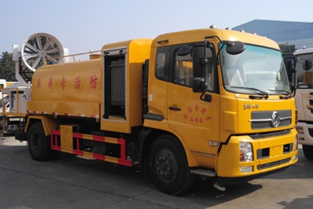 12方東風(fēng)天錦農(nóng)藥噴灑車圖片 12方東風(fēng)天錦農(nóng)藥噴灑車圖片