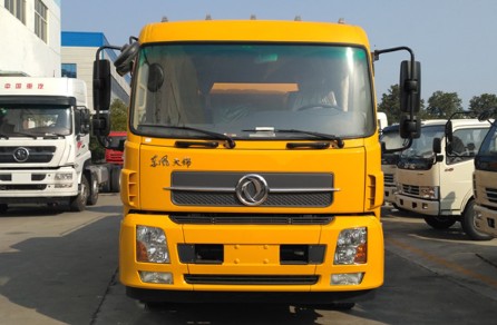 12方東風(fēng)天錦農(nóng)藥噴灑車圖片 12方東風(fēng)天錦農(nóng)藥噴灑車圖片