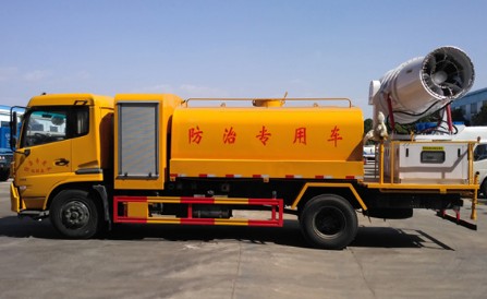 12方東風(fēng)天錦農(nóng)藥噴灑車圖片 12方東風(fēng)天錦農(nóng)藥噴灑車圖片