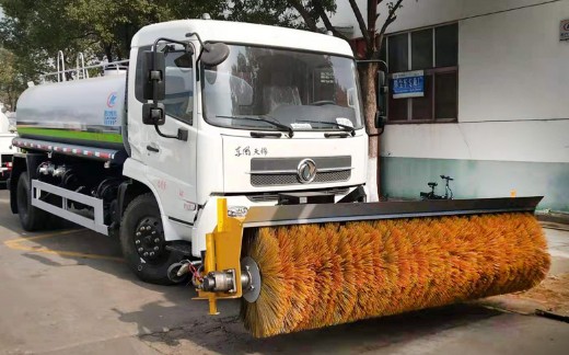 12方東風(fēng)天錦帶除雪滾刷灑水車(chē)圖片 12方東風(fēng)天錦帶除雪滾刷灑水車(chē)圖片