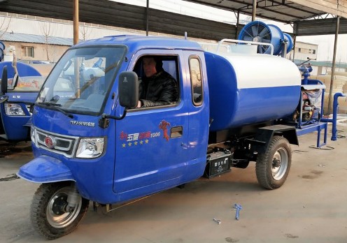 小型灑水車怎么操作_三輪小型灑水車4