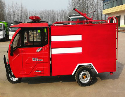 小型灑水車三輪_電動三輪消防車_電動三輪小型灑水車2