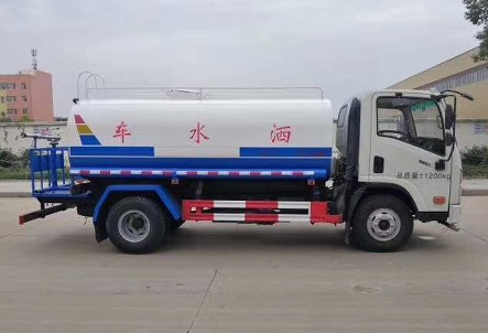 國(guó)六大運(yùn)奧普力黃牌8方灑水車(chē)圖片 國(guó)六大運(yùn)奧普力黃牌8方灑水車(chē)圖片