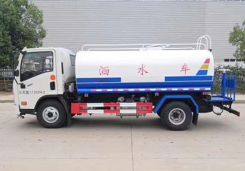 國(guó)六大運(yùn)奧普力黃牌8方灑水車(chē)圖片 國(guó)六大運(yùn)奧普力黃牌8方灑水車(chē)圖片