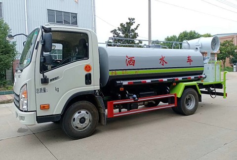 5噸灑水車多重_國六5方大運黃牌綠化灑水車廠家價格2