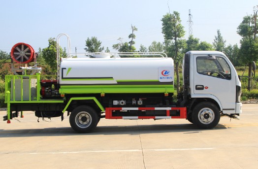 國六5噸東風(fēng)多利卡帶霧炮灑水車圖片 國六5噸東風(fēng)多利卡帶霧炮灑水車圖片