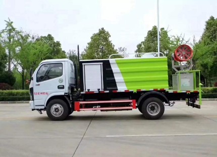 程力藍(lán)牌灑水車(chē)圖片 程力藍(lán)牌灑水車(chē)圖片