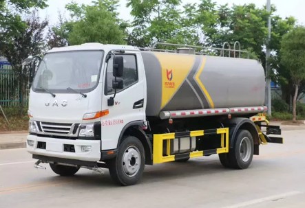 8噸灑水車價(jià)格_國六8-10噸江淮駿鈴綠化灑水車廠家價(jià)格2