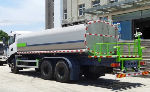 工程灑水車廠家_東風(fēng)天錦后雙橋22方灑水車5