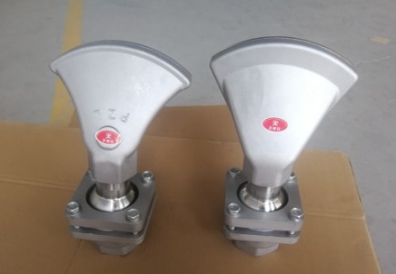 �f������